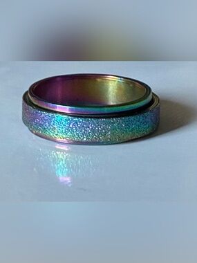 🌈 Iridescent Rainbow Spinning Fidget Ring